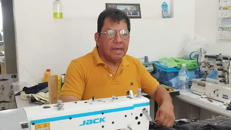 Valente Contreras mantiene vivo el oficio de la sastrería